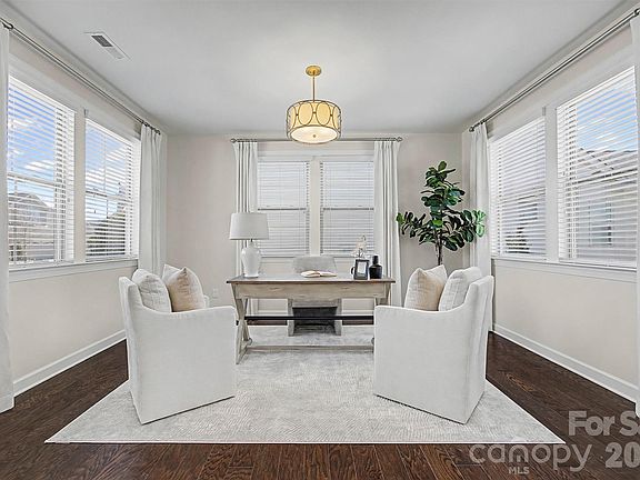 4th image of 1268 Independence St