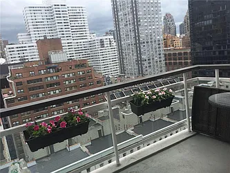 Rented by R New York