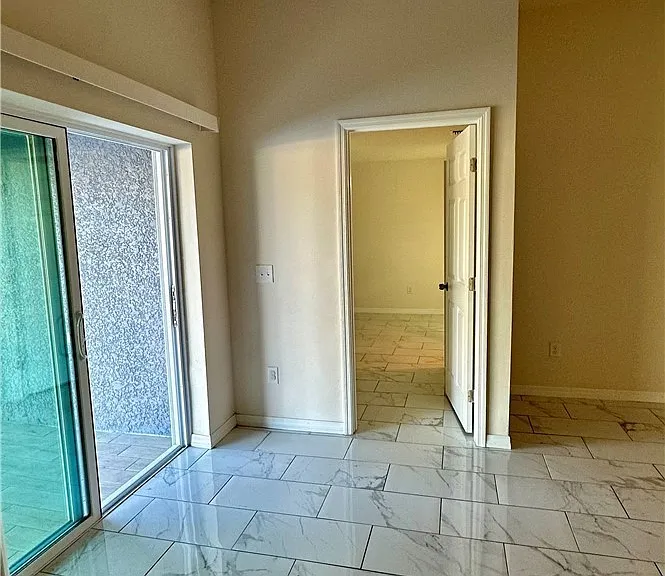 3305 SW 15th Pl — Photo 6