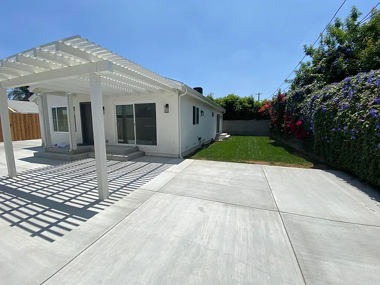 6735 Glade Ave — Photo 20