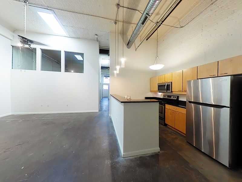 1st image of 1011 W Marshall St #122