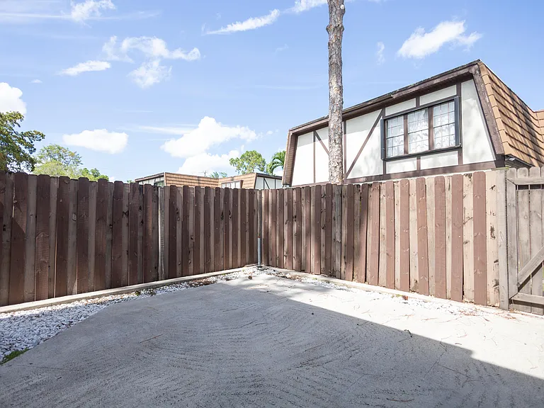 110 Weybridge Cir #A — Photo 11