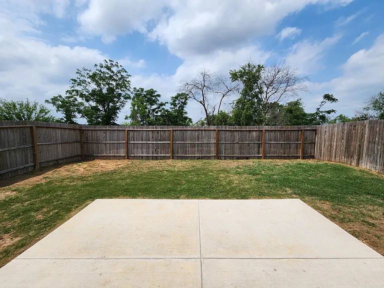 621 Jennifer Cv — Photo 26