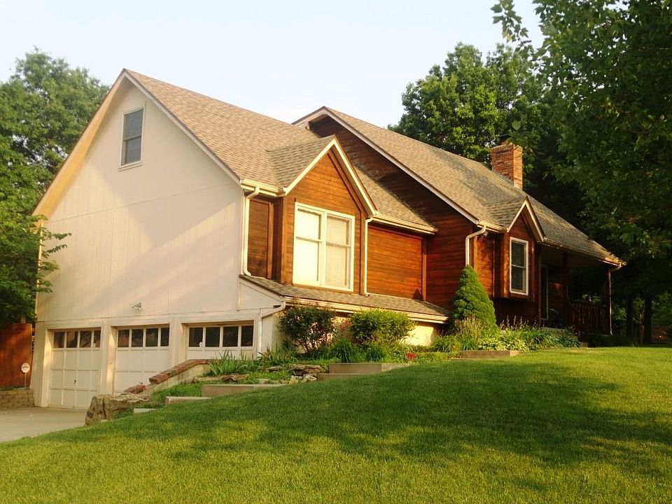 1st image of 1016 NW Heatherwood Dr