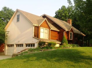 1016 NW Heatherwood Dr, Blue Springs, MO 64015