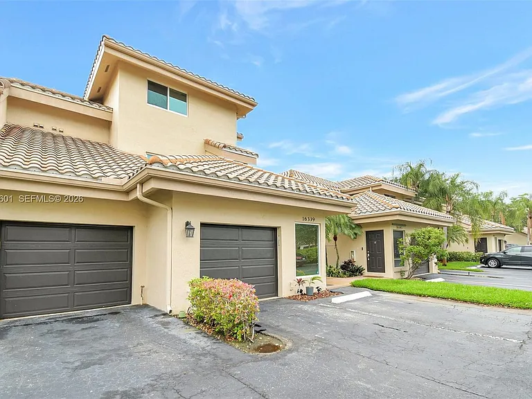 16339 Malibu Dr #22 — Photo 3