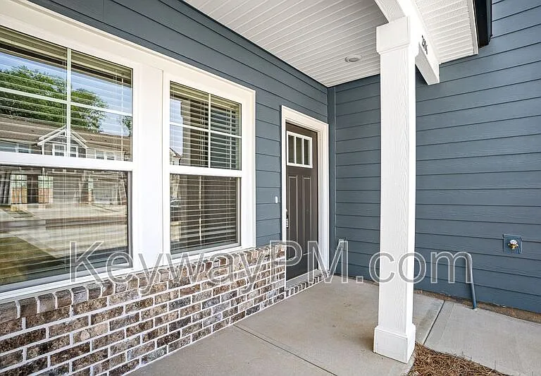 2106 SE Denmark Ave — Photo 3