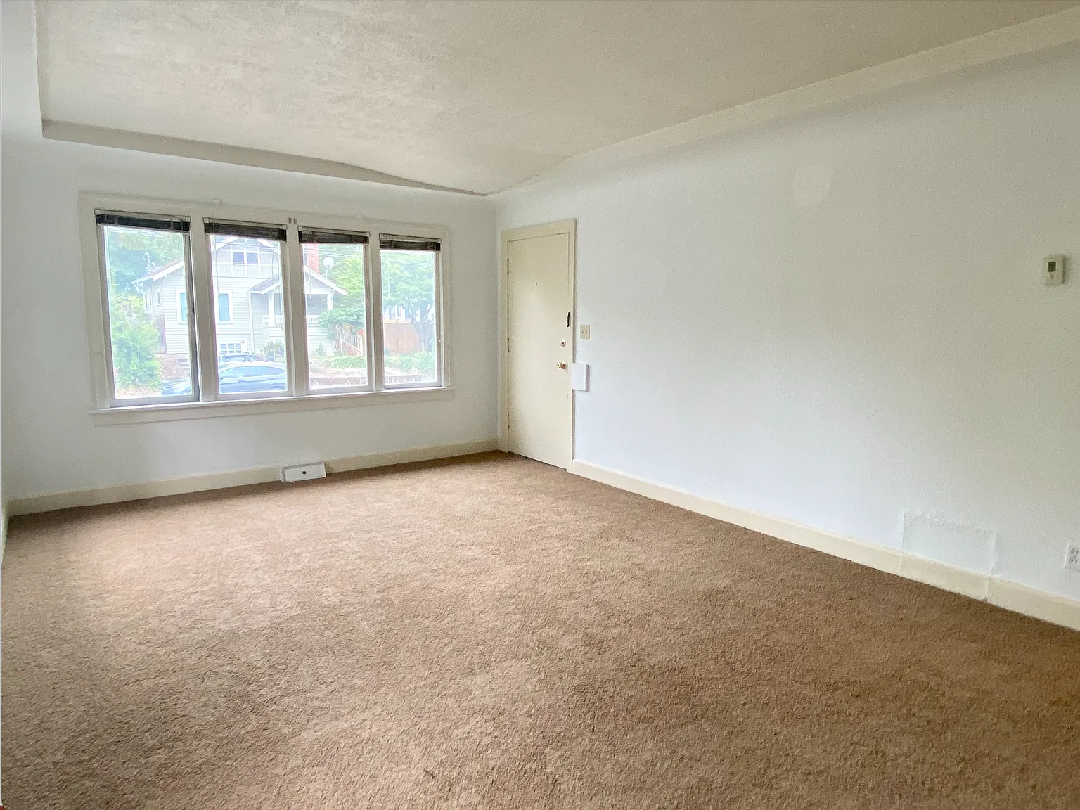 4 bed, 2400 sqft, $3,950 — Photo 4