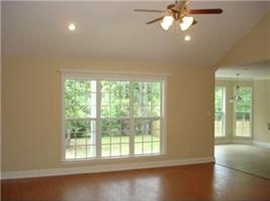 5th image of 2205 Oakgrove Cir
