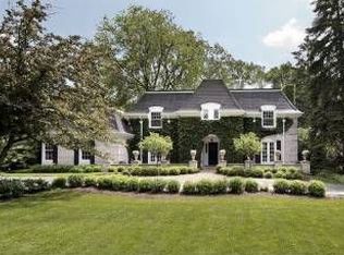 385 King Muir Rd, Lake Forest, IL 60045