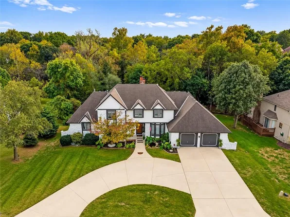 9805 E 83rd Ter, Raytown, MO 64138