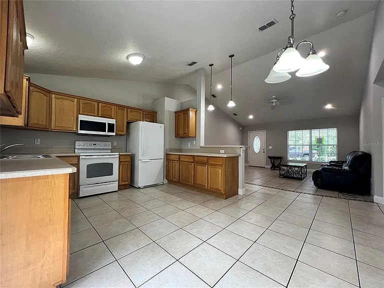 2336 W Orange Rd — Photo 7
