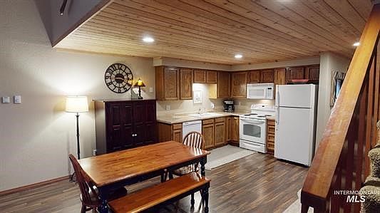 4th image of 1630 Davis Ave #38