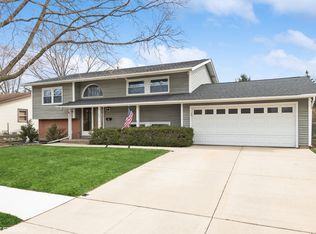 1371 Carlisle Ave, Elk Grove Village, IL 60007