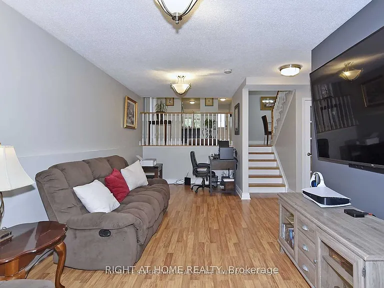 1434 Largo Cres — Photo 19