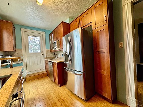 3rd image of 1930 Hudson Ave #2