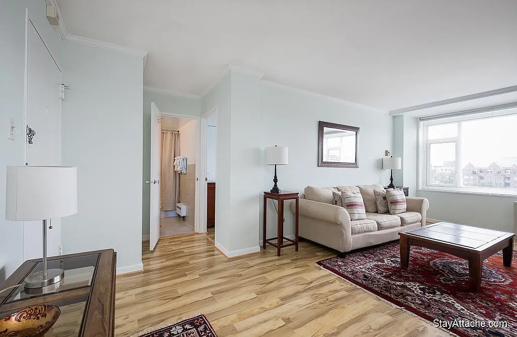1 bed, 750 sqft, $2,970 — Photo 4