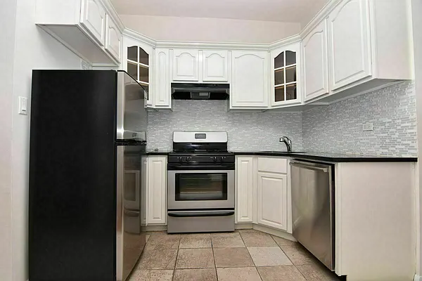 Rented by Bohemia Realty Group | media 13