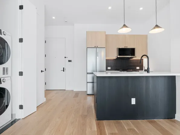 11-14 35th Avenue image 2 of 7