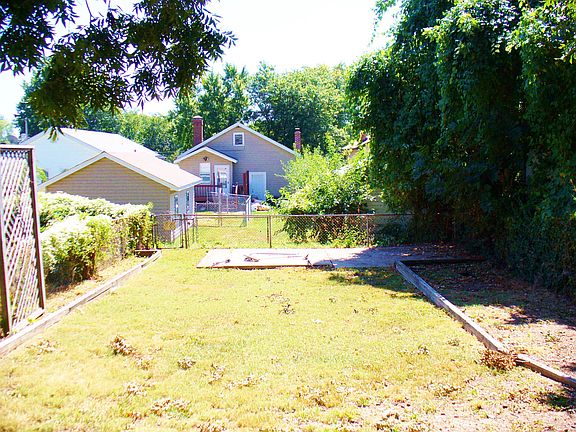 3rd image of 210 W Holden Ave
