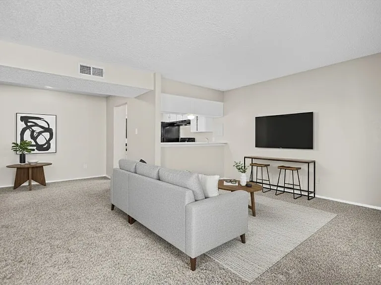 Broadway Reserve Apartments A Fresh, Revitalized Home in Tyler, TX — Photo 2