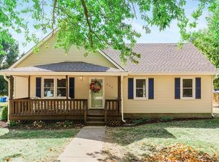 208 W 3rd St, Tonganoxie, KS 66086