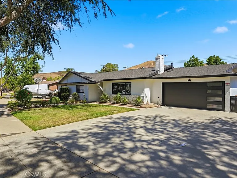 4563 Hempstead St — Photo 3