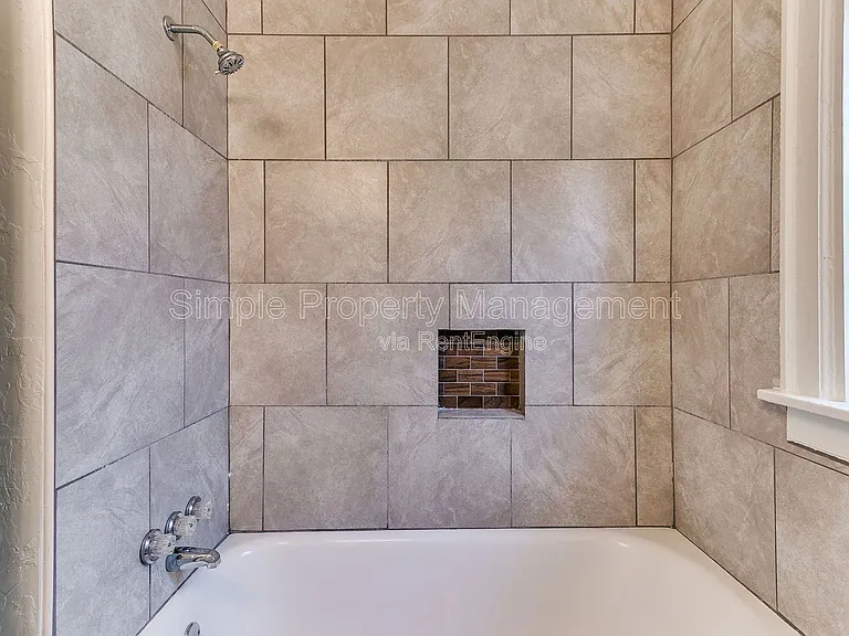 946 East Dr — Photo 14