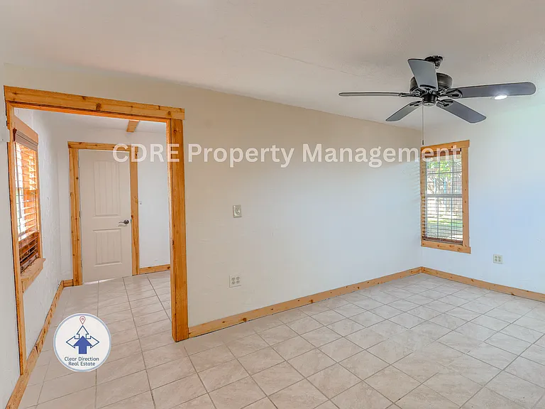422 Washington St — Photo 3