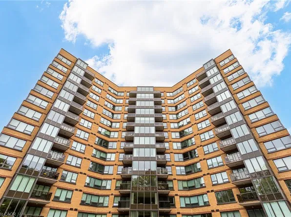 237 King St W #909, Cambridge, ON N3H 5L2