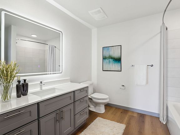 5th image of 2700 E 5th St #2B-2Ba-1010Sqft