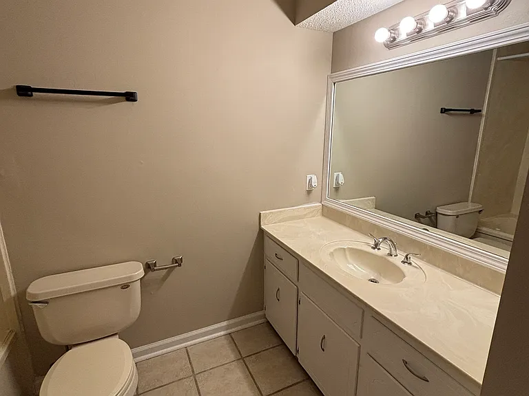 322 E Lee Ave — Photo 25