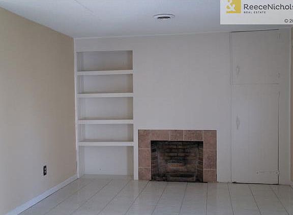 Hearth room / breakfast room open to kitchen