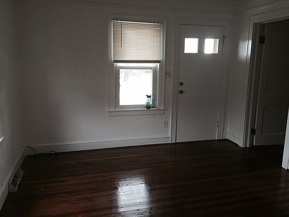 3rd image of 4443 Old Virginia St NE