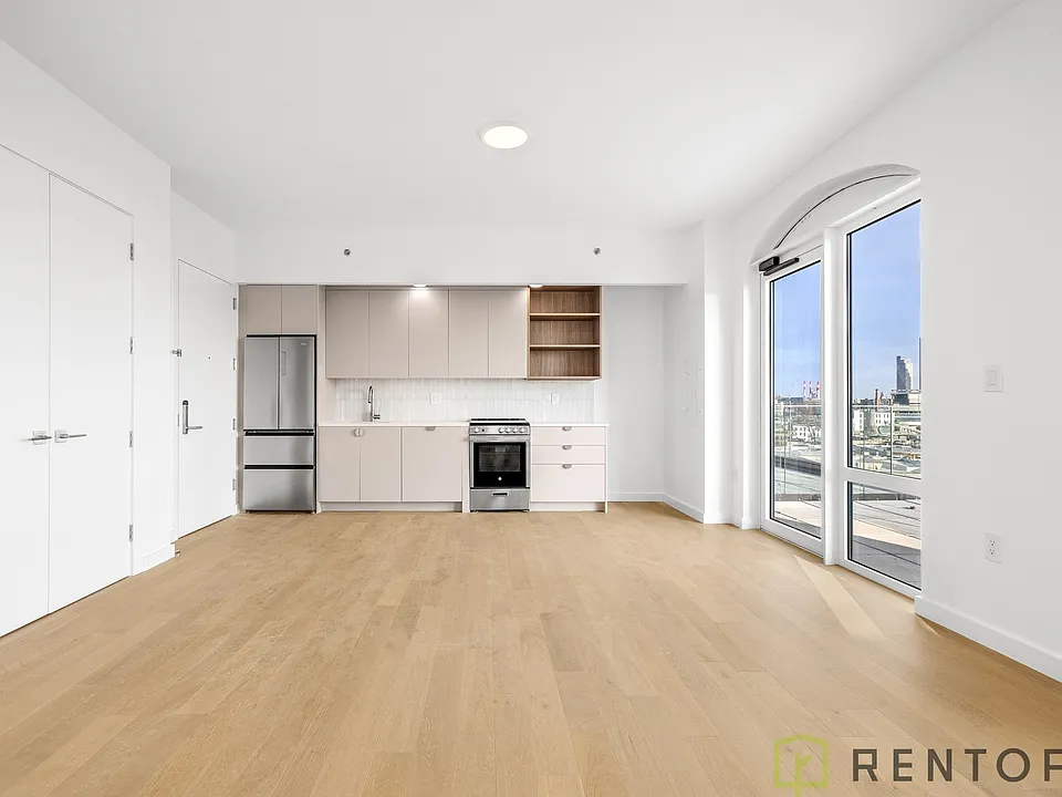 210 Greenpoint Ave #8E