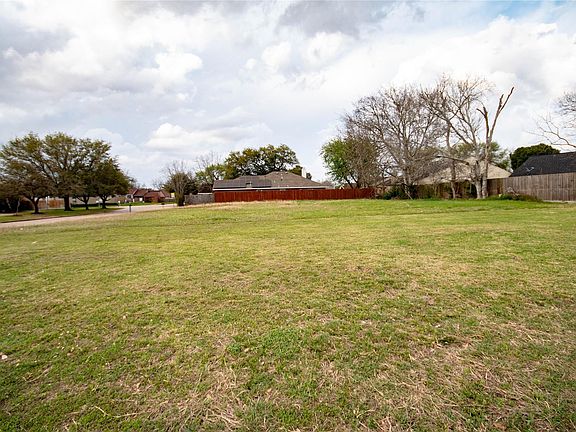 3rd image of 0 Hollyridge Dr