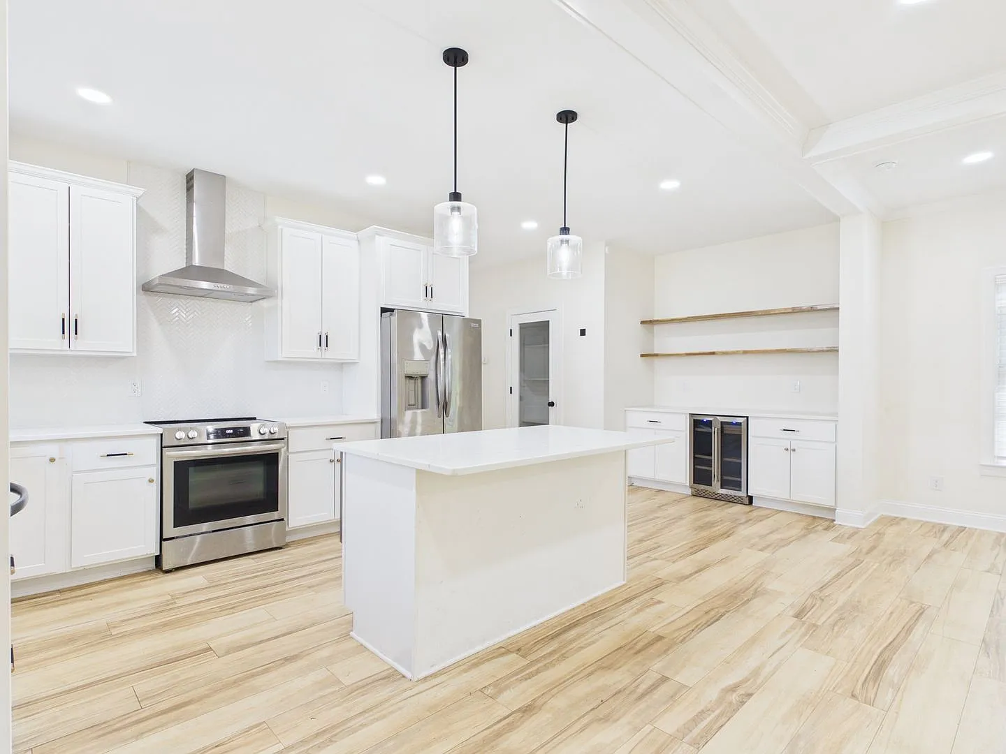 4 bed, 3.0 bath, 1892 sqft, $2,648 — Photo 3