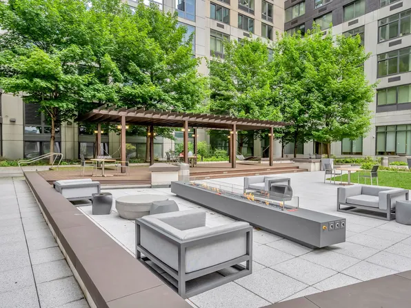 60 Riverside Boulevard image 11 of 20