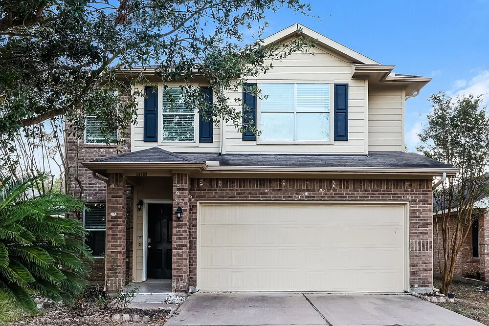 4 bed, 2.5 bath, 1936 sqft, $2,100 — Photo 1