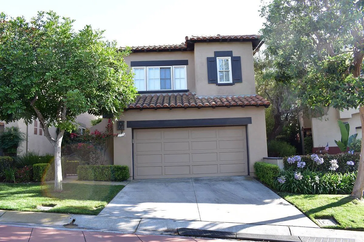 942 Corte Augusta — Photo 1