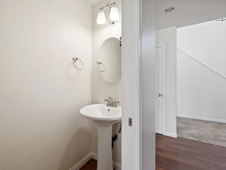 526 Houston Dr — Photo 21