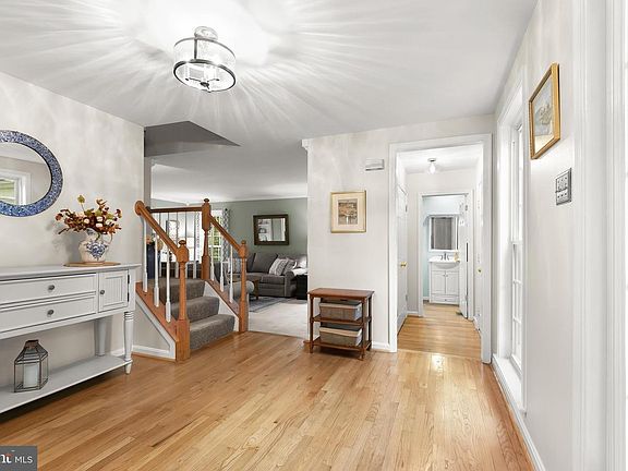 4th image of 7 Apple Tree Ct