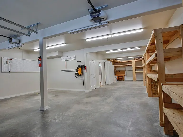 2385 Lake Forest Dr — Photo 46