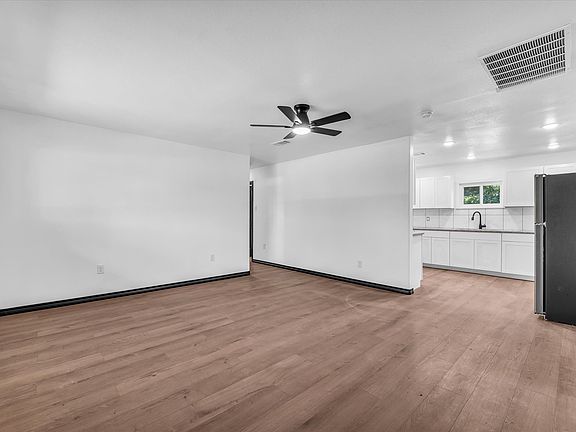 4th image of 700 4th St