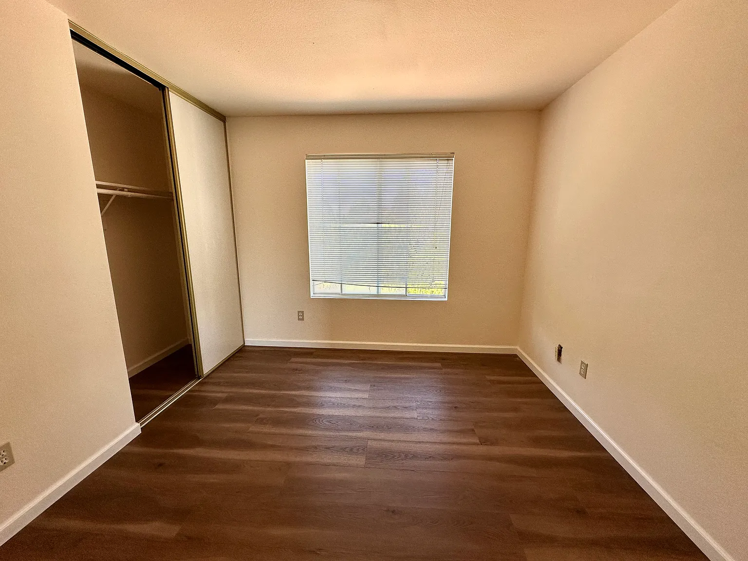 3324 E Island Ct photo 1