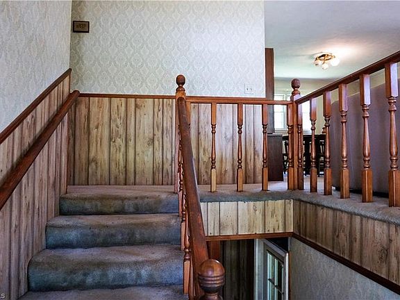 3rd image of 129 Hillside Dr