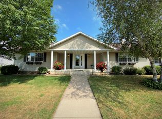 424 S 3rd St, La Crescent, MN 55947