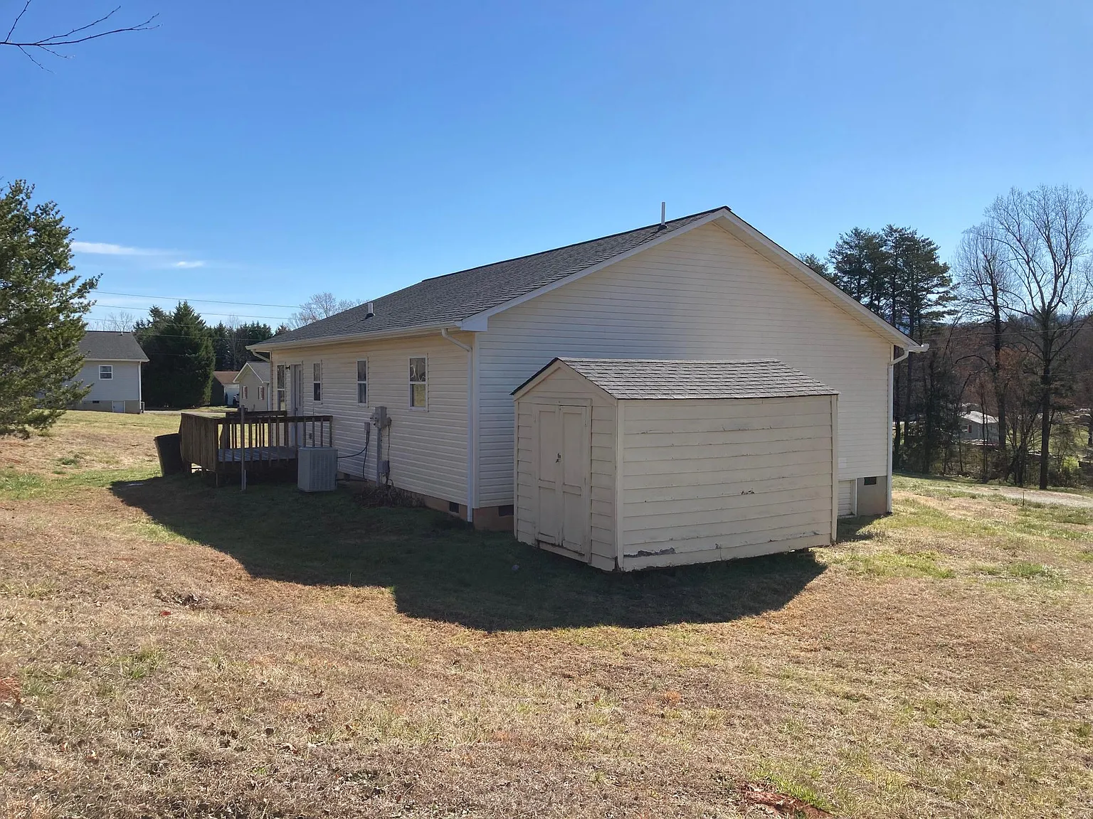 3 bed, 1400 sqft, $1,600 — Photo 2