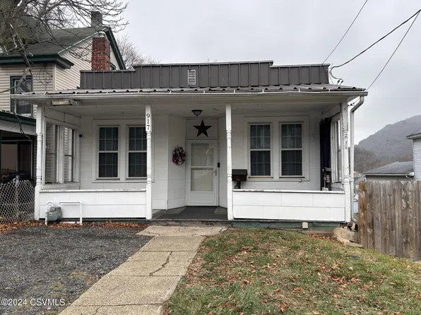 917 W Chestnut St, Coal Township, PA 17866
