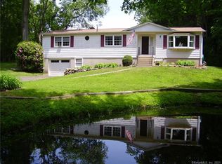 2 Woodland Dr, Clinton, CT 06413